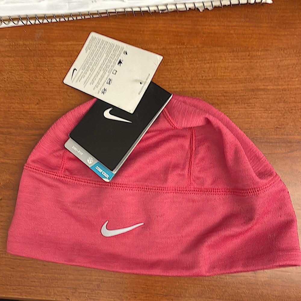 Nike women’s Skully Beanie DriFit